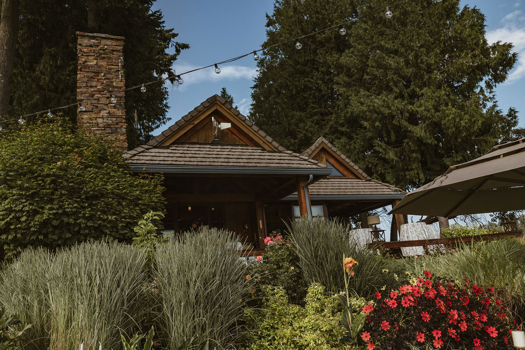 Washington backyard wedding photographer