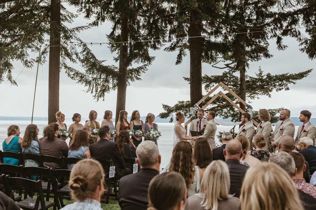Intimate wedding ceremony in Tacoma, Washingotn